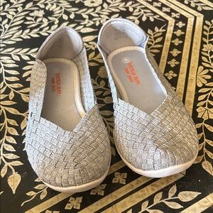 New gray woven Berne Mev Flats Size 9. Berne Mev is known for comfort.